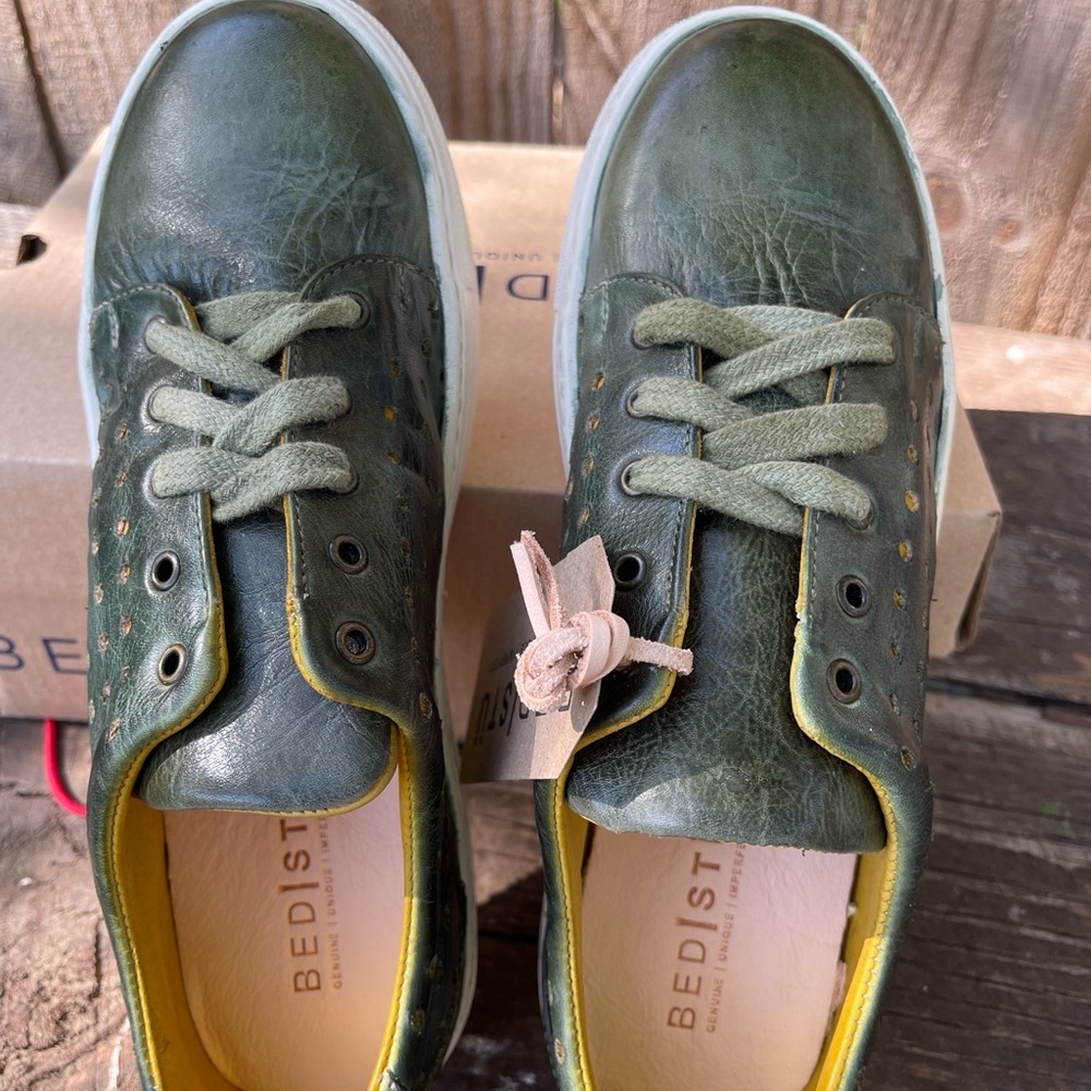 NIB BED STU Lyne in Pistachio Rustic. - Picture 9 of 12